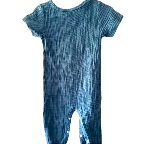 Blue Muslin Cloth‎ outfit, wooden buttons, snap legs, EUC, 9-12 month - Picture 2 of 6